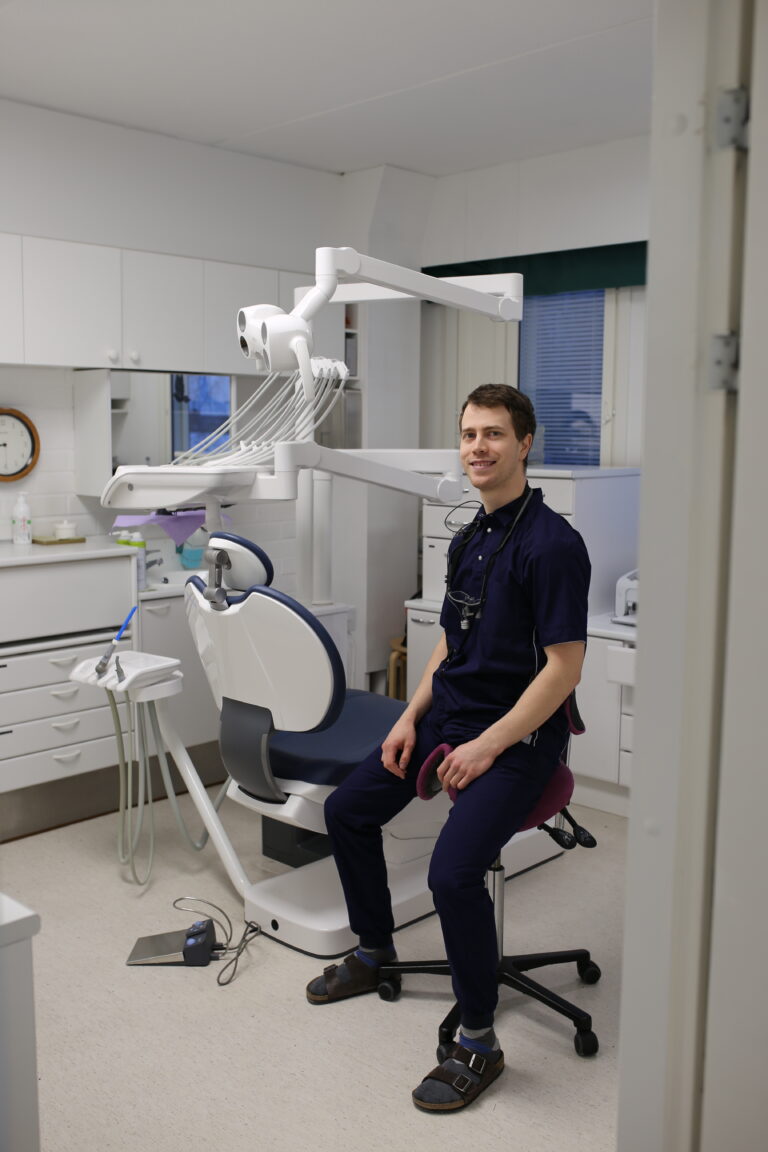 Mukava palaute on työn suola – Jussi Parkkinen kohtaa työssään hammashoitopelosta kärsiviä